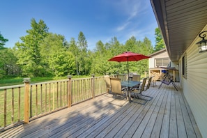 Deck | Gas Grill (Propane Provided)