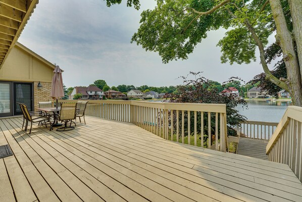 Shelby Township Vacation Rental | 3BR | 3.5BA | 3,500 Sq Ft | Stairs Required