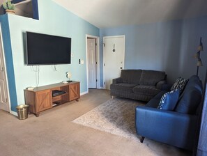 Living room and smart TV (Rolu)
