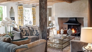 Drawing Room, Beecham Farmhouse, Bolthole Retreats