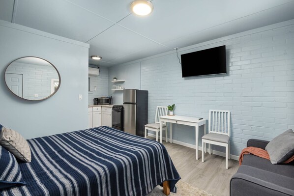 Welcome to the Cottages at Rockaway Beach Suite #3. We hope we get to host you at this Rockaway Beach rental. Please reach out with any questions.