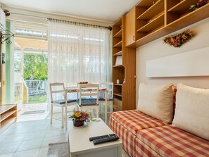Interior Design, Möbel, Flooring, Fussboden, Zuhause, Wohnung, Zimmer, Wohnzimmer, Couch