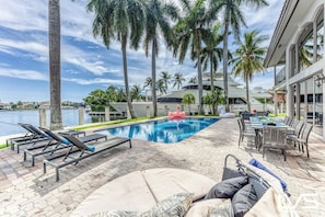Villa Key- 6 Bedroom / 5.5 Bathroom on a point lot on Sunrise Key.
Heated Pool
Paddle Boards
Foosball