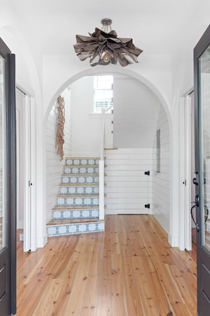 Welcome to your perfect Charleston retreat!