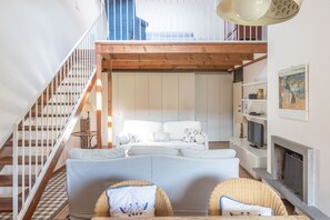 Activities, Balcony / Terrace / Patio, Building Exterior, City, Room Detail, Spring, Summer