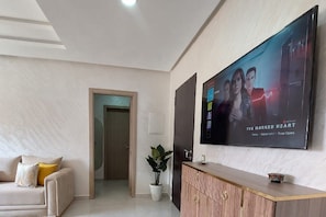 Entrée avec Smart TV et Abonnement Netflix.