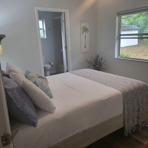 Sunset Bedroom, Queen bed with adjoining bath. 