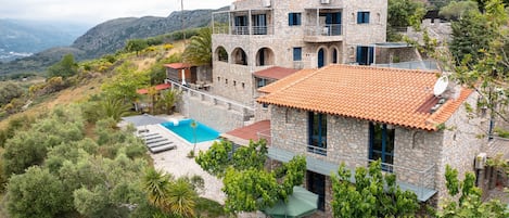 Manousaki,serene villa,pool,Near taverns,Crete,Greece