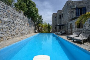 Petritis,serene villa,pool,Near taverns,Crete,Greece