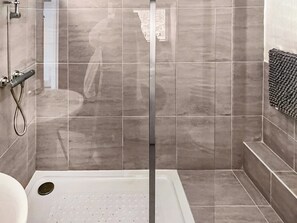 Shower room | The Hive - Hive Lodges, Plaistow, near Petworth