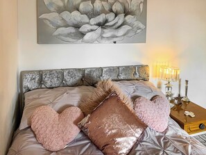 Double bedroom | Sunny Rhyl Apartment - Sunny Properties, Rhyl