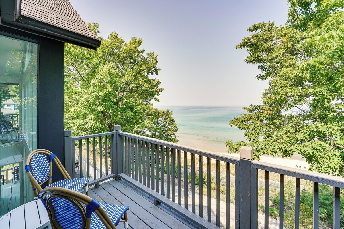 Private Beachfront Lake Michigan Rental w/ Kayaks
