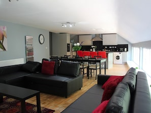 Open plan living space | Riverside Holidays - Riverside Penthouse - Riverside Hoildays, Matlock