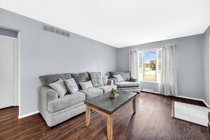 Living room with brand new couch and over sized chair (3)