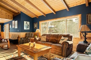 Enjoy this bright, open floor plan, nicely decorated and furnished with a rock fireplace in the living room with south-facing mountain and ski resort views.