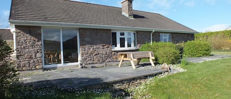 Spacious and modern accommodation along Ring of Kerry - Lark Rise Holiday Home Glenbeigh, County Kerry
