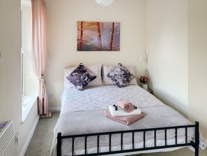 Double bedroom | Mimosa - Mimosa Roseus Cottages, Combe Martin