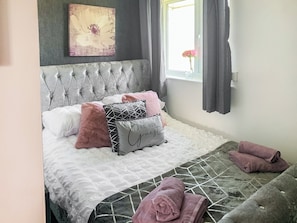 Double bedroom | Sunny Prestatyn Apartment, Prestatyn