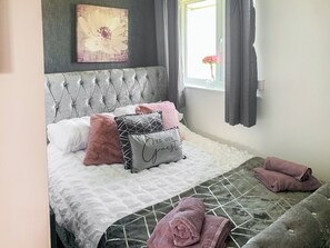 Double bedroom | Sunny Prestatyn Apartment, Prestatyn