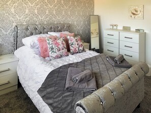 Double bedroom | Sunny Prestatyn Apartment, Prestatyn