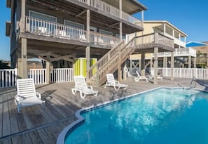 Pool ocean front with an enclosed shower with hot/cold water and privacy 