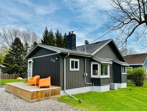 Cute and cozy Grey Cottage is here for you