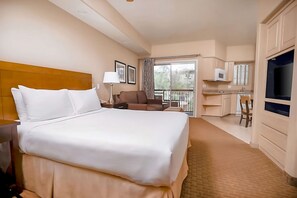 Unit with 1 Queen size bed. Exact unit will be assigned upon arrival. Views, colors and decor may vary.