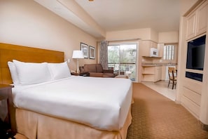 Unit with 1 Queen size bed. Exact unit will be assigned upon arrival. Views, colors and decor may vary.
