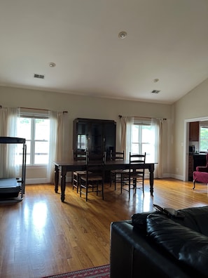 Private apt in upscale Pacific Palisades area in Washington DC near Georgetown.