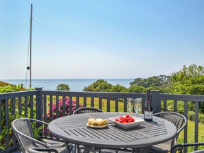 Sitting-out-area | Seaview Cottage - Amroth Cottages, Amroth, near Saundersfoot