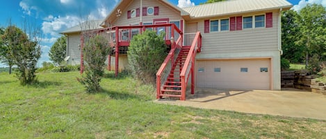 Yellville Vacation Rental | 3BR | 3BA | 1,600 Sq Ft | Stairs Required to Access