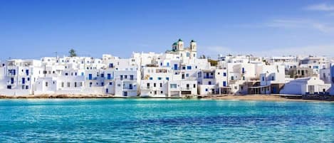 Explore Paros and its beautiful Cycladic architecture