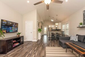 Enjoy the open floor plan in this beautiful single family house
