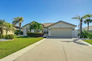 Home Exterior | Parking | Garage (1 Vehicle) | Driveway (2 Vehicles)