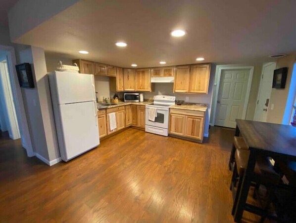 Kitchen / Dining Area 