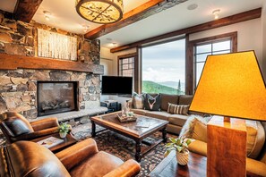 Luxury Ski-in/ski-out condo with mountain views