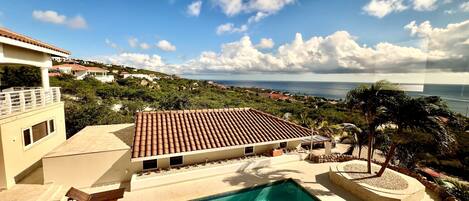 This villa Mansión offers unobstructed ocean views and large terraces 