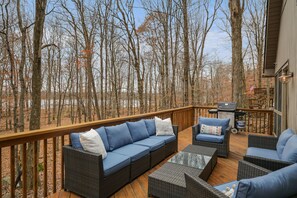 Large deck with seating for the whole family