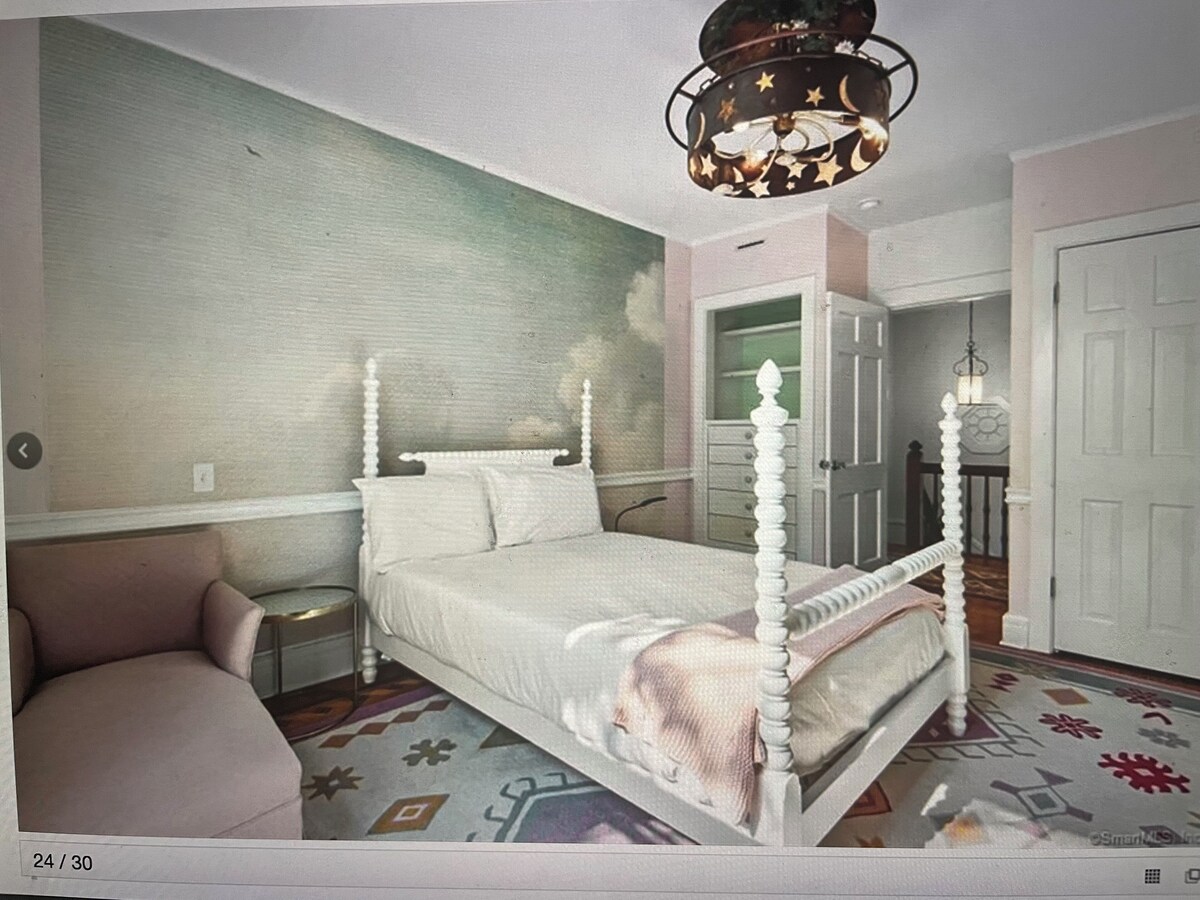 Stylish 4 bed/2.5 bath across coveted Wooster Square. Former Italian Consulate