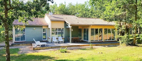 Außenseite Ferienhaus [Sommer]