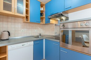 Fully equipped kitchen.