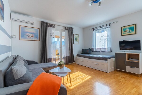 Place to relax, satellite tv, air conditioning