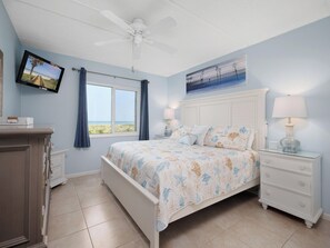 Primary Bedroom - King Size Bed