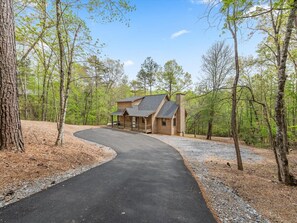 Fern Creek Hollow Lodge - Front Driveway