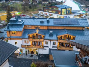 PEOPLE'S HOTEL