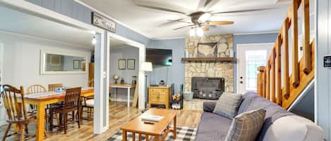 Murphy Vacation Rental | 2BR | 1.5BA | 2 Steps Required | 1,320 Sq Ft