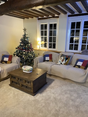 Pour Noël, le salon sera décoré d’un jolie sapin. 