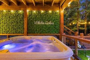 {HOT TUB} Soak in the hot tub with a view of the amazing outdoor space!