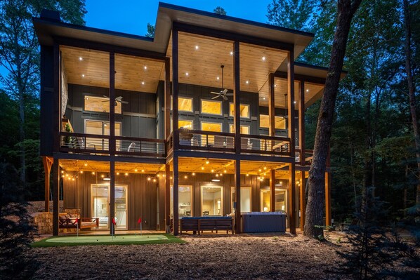 1,000 sq ft of outdoor entertaining space