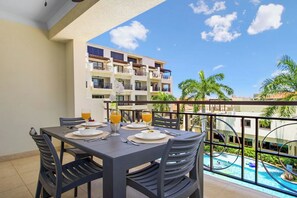 From sunrise breakfasts to starlit dinners, our outdoor area sets the stage for unforgettable dining experiences.